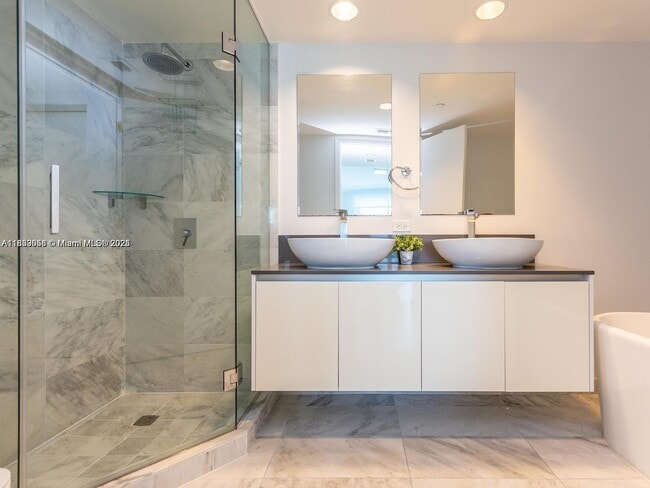 Photo - 9821 E Bay Harbor Dr Unidad 703