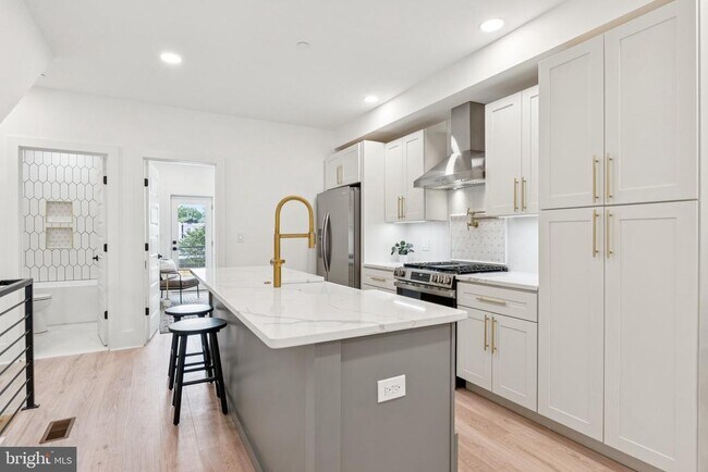 Photo - 2608 4th St NE
