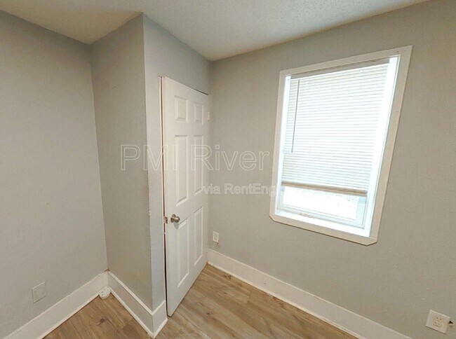 Photo - 1331 W 25th St