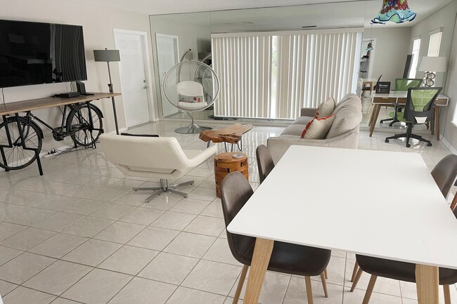 Photo - 6 Lucerne Ave