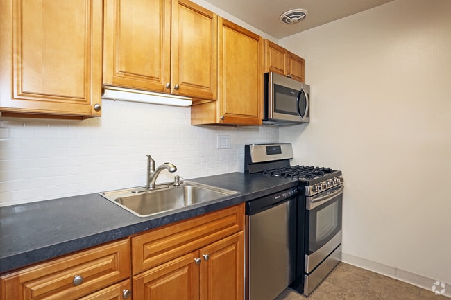 Kitchen - Lehigh Plaza