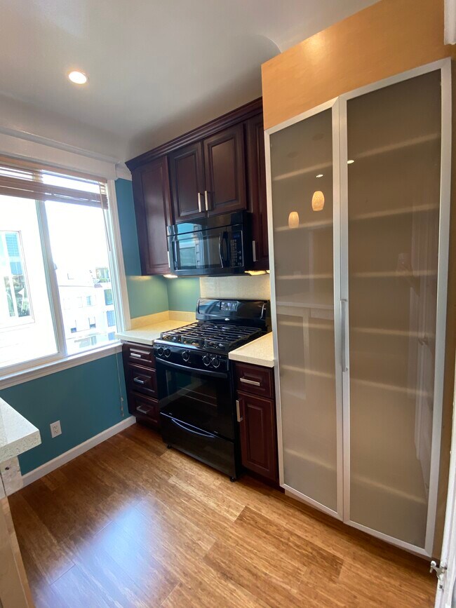 Kitchen - 3224A Steiner St Unit 3224A