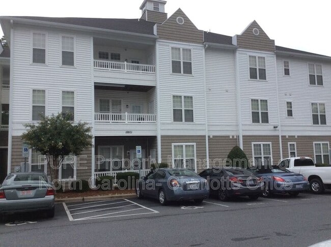 Building Photo - 18801 Oakhurst Blvd Unit 2B