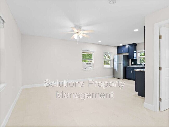 Photo - 101 Deland Ave Unidad 1