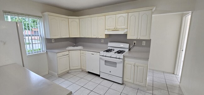 Photo - 1855 Sherman St