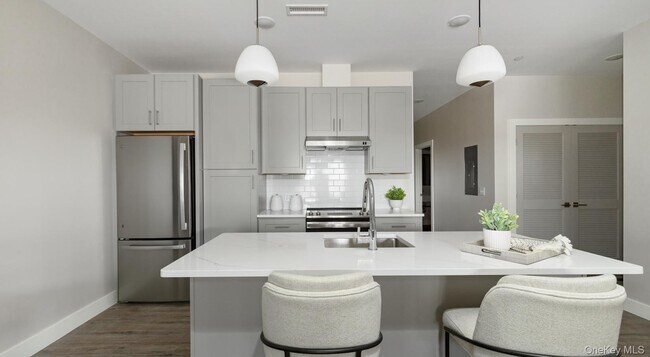 Photo - 6 Hudson W Dr Unit 607