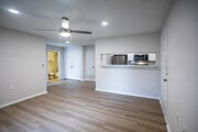 1 BR, 1 BA - 700SF