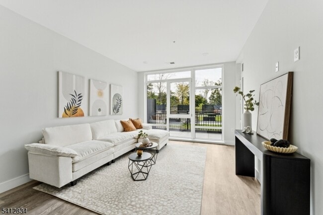 Building Photo - 140 W Webster Ave Unit 107