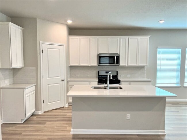 Photo - 3/2.5  Home + Office near downtown Hutto