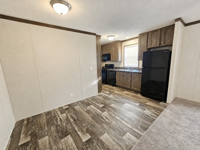 Building Photo - 215 Maple