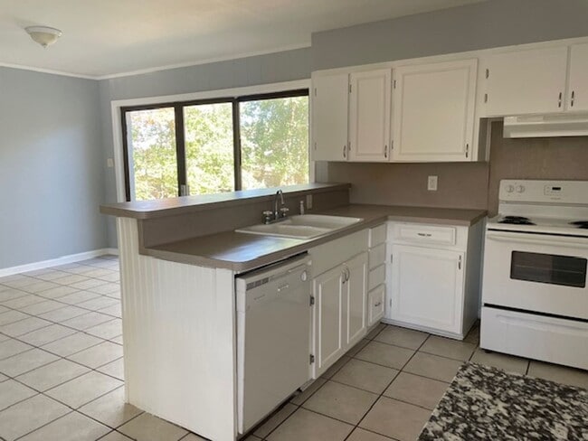 Photo - 4/2 LISD Fenced yard