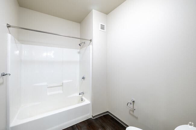 4BR, 2BA - 1,228SF - Bathroom
