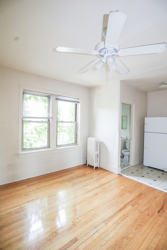Photo - 1111 W Roscoe St Unidad #21
