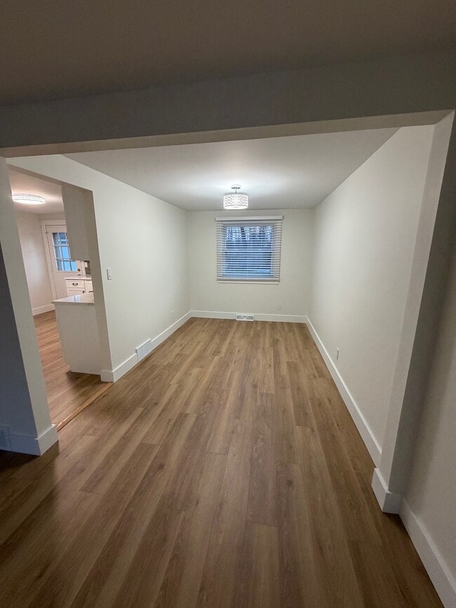 Dinning room - 157 Marine Dr Unit Right