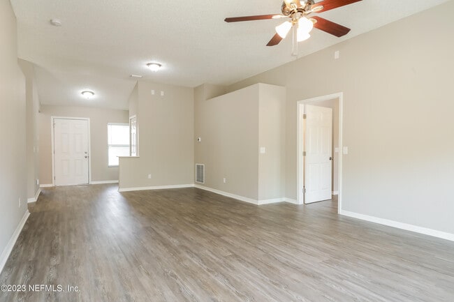 Photo - 7871 Moss Pointe Trail E