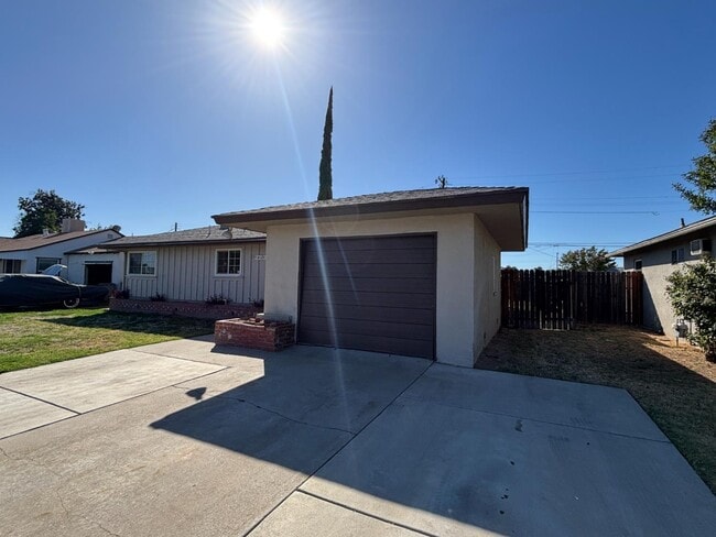 Photo - 4125 Kenmore Dr S