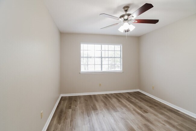 Photo - 4765 Oakmont Ct