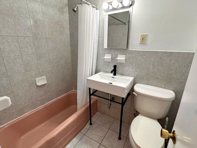 Photo - 2 BED WITH BALCONY IN BROOKLINE'S WASHINGTON SQUARE!! HT/HW INCLUDED!