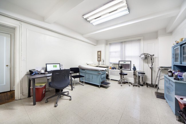 Photo - 12 W 96th St