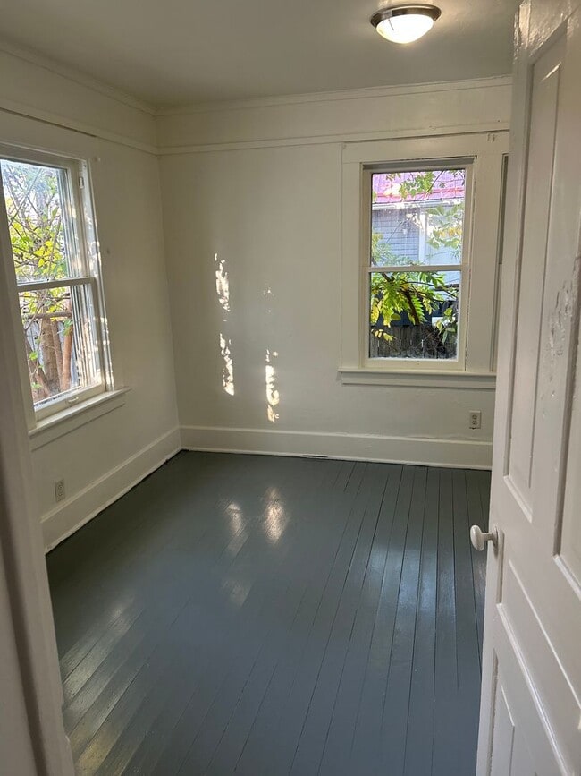 Building Photo - 628 Washington St Unit 25 E 7th Street