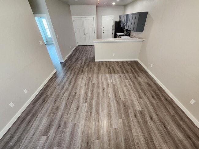 Photo - 422 E 13th St