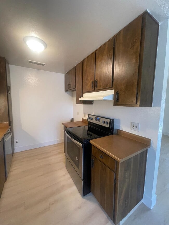 Photo - 1221 N Peach Ave