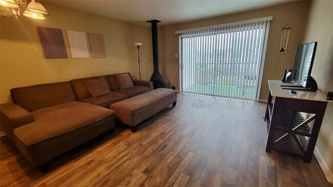 Building Photo - 2824 S Bartell Dr Unit 32 Rental