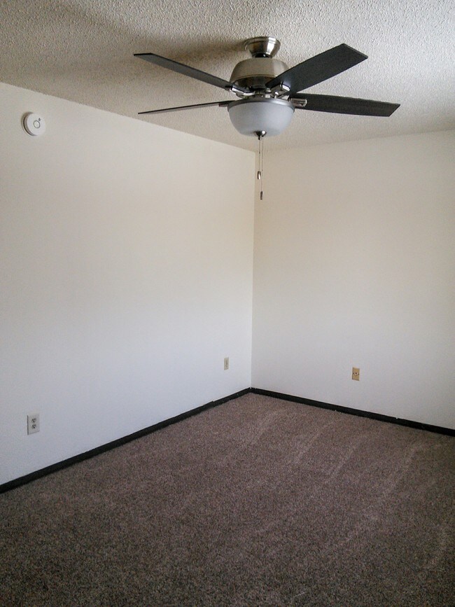 Habitaciones amplias. - Frontier Towhomes