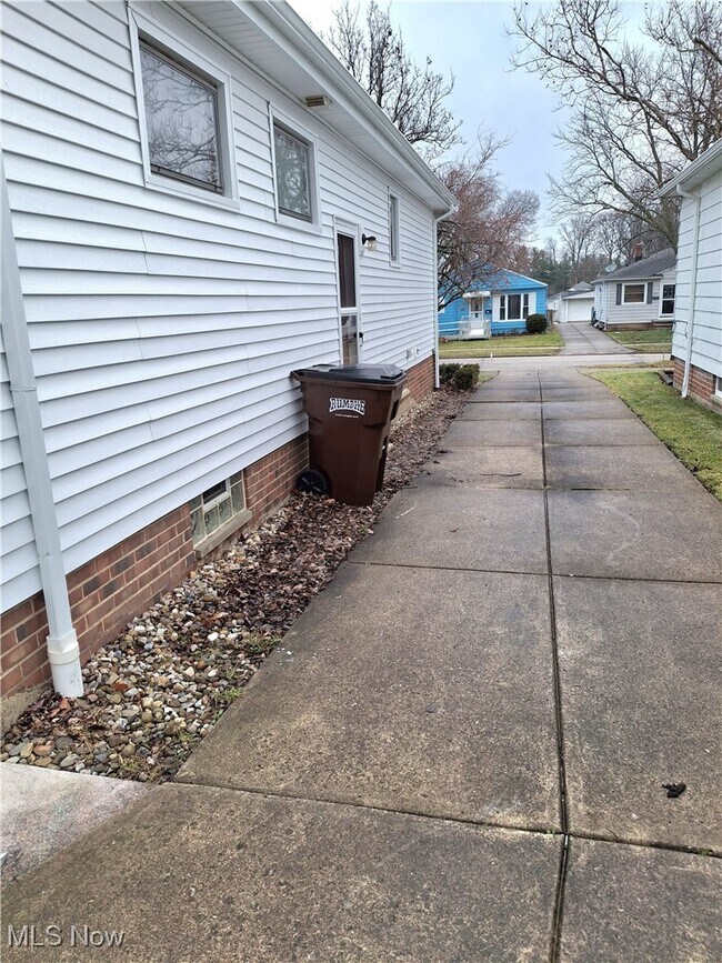 Photo - 2903 Center Dr