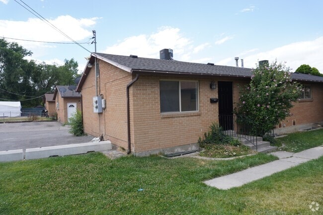 Building Photo - 1223 Emery St W Rental