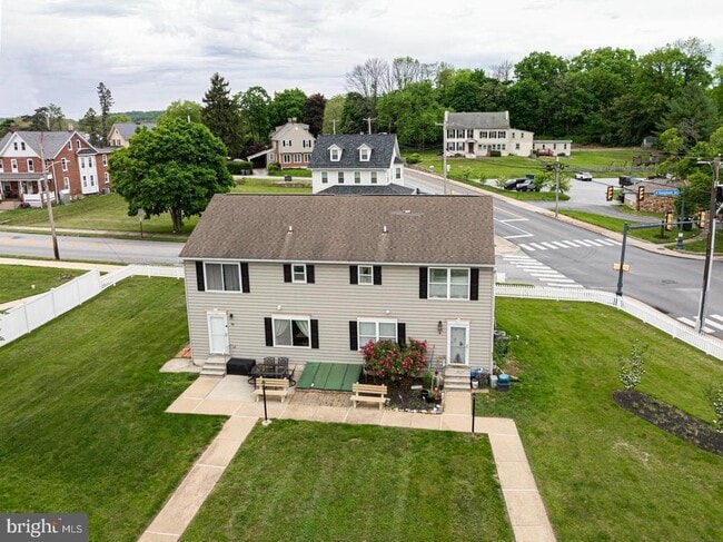 Building Photo - 10 Terry Ct