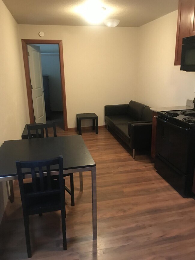 Photo - 200 N W Anderson St