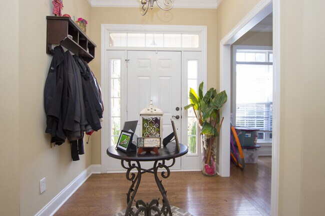 Photo - Exquisitely Maintained Home in the Coveted Goldsmith - Schiffman/ Hsv High school