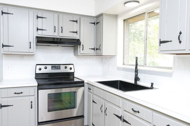Photo - 1300 Koblan Dr