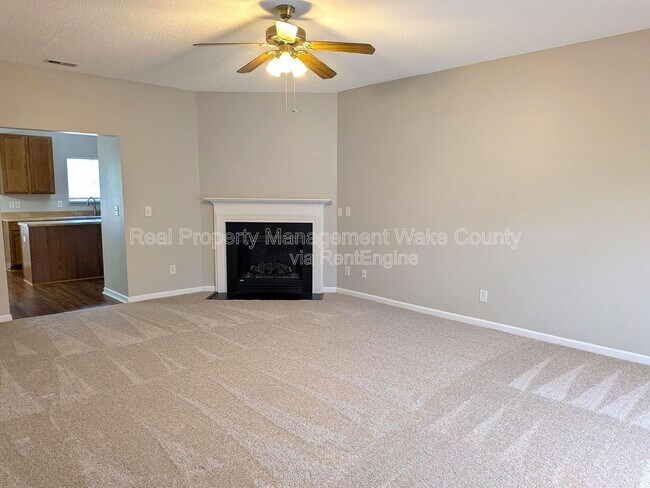 Photo - 112 Graystar Rd