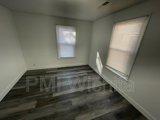 Photo - 208 N Ash St