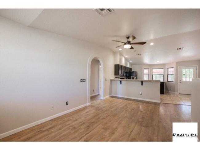 Photo - Exceptional 3/2 Phoenix House - Vaulted Ce...