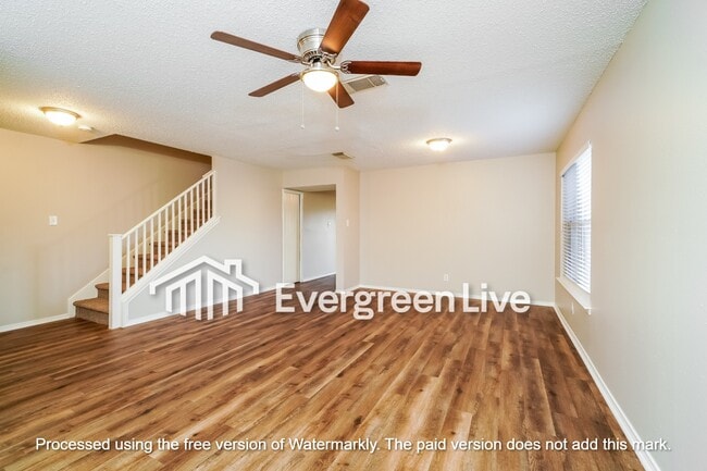 Photo - 8511 Coppermine