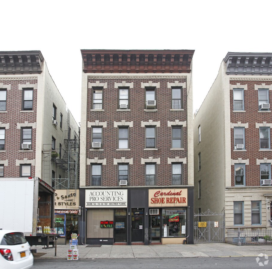 Photo - 68-07 Fresh Pond Rd