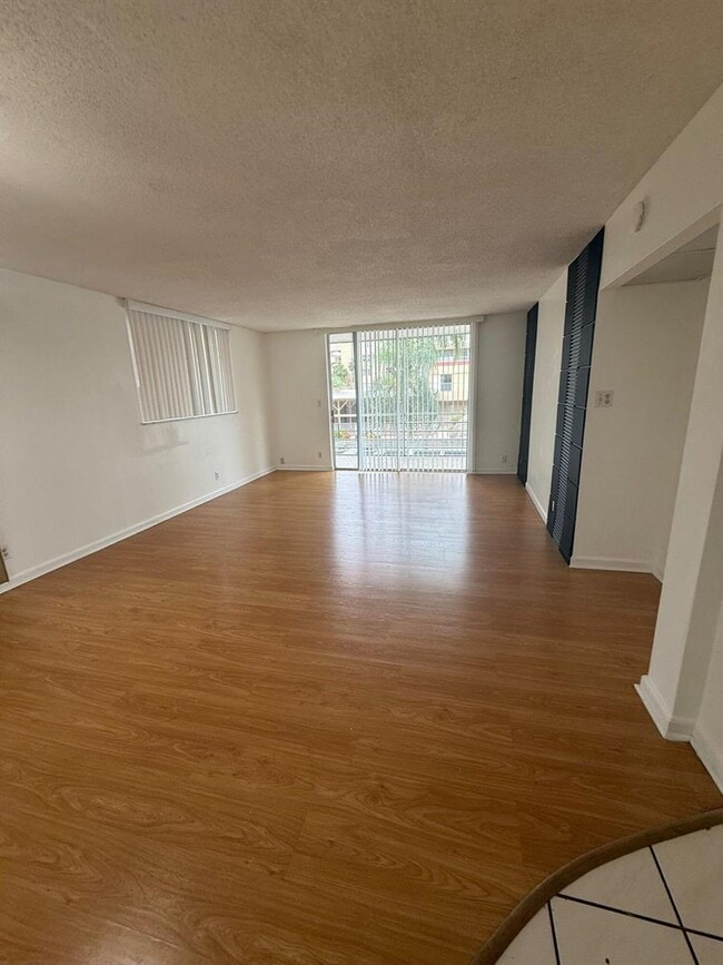 Building Photo - 404 NW 68th Ave Unit .