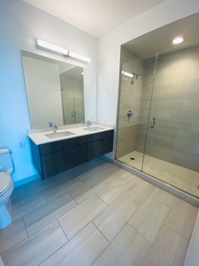 Photo - 2470 N Lincoln Ave Unidad 521