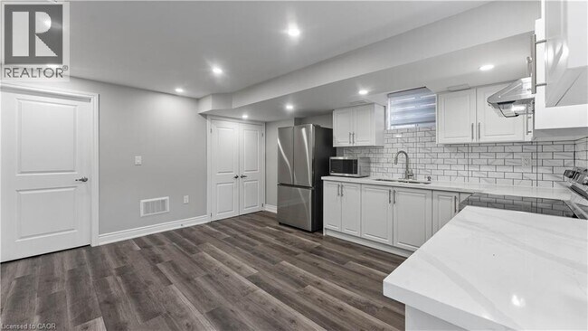 Photo - 9 Price St