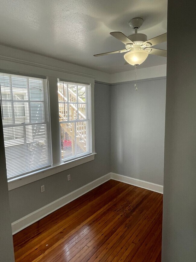 Photo - 1BD/2BA, 1/2 block off Carrollton Ave. Unit 4116 D