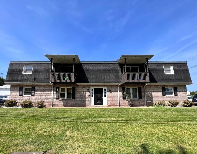 4 unit building on lee Rd. - 301 Lee Rd Unit 3