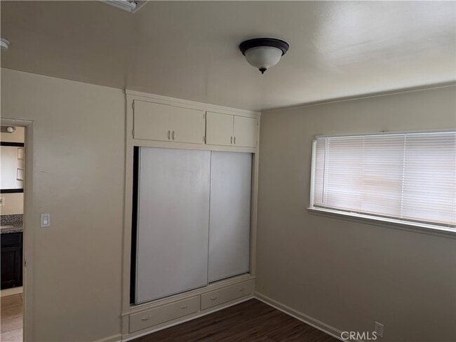 Photo - 1453-1101 W 101st St