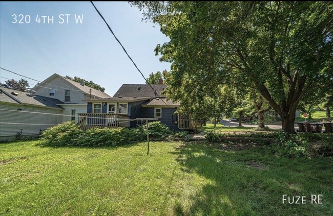 Photo - 320 4th St W