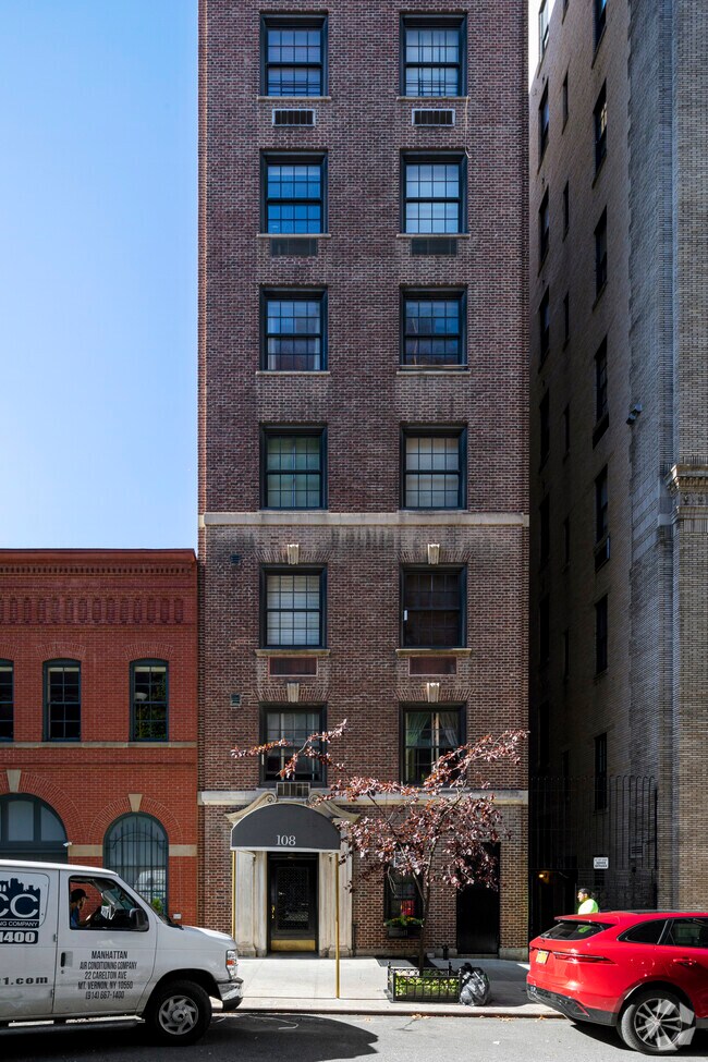 Photo - 108 E 66th St