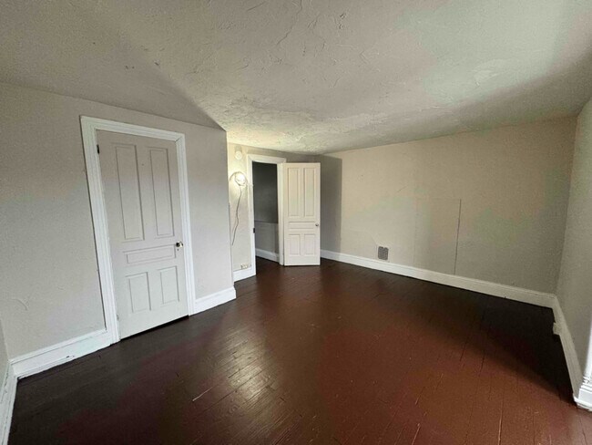 Photo - 123 N State St