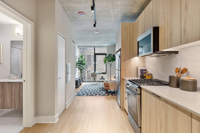 Building Photo - 352 S Aberdeen St