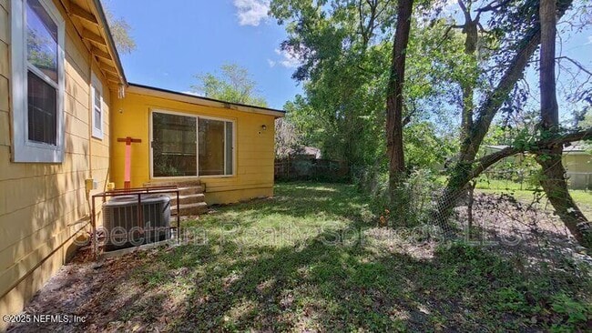 Photo - 1162 Lake Forest Blvd
